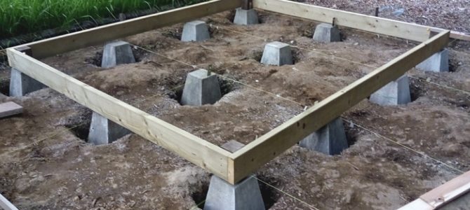 DIY　小屋作り　基礎石設置
